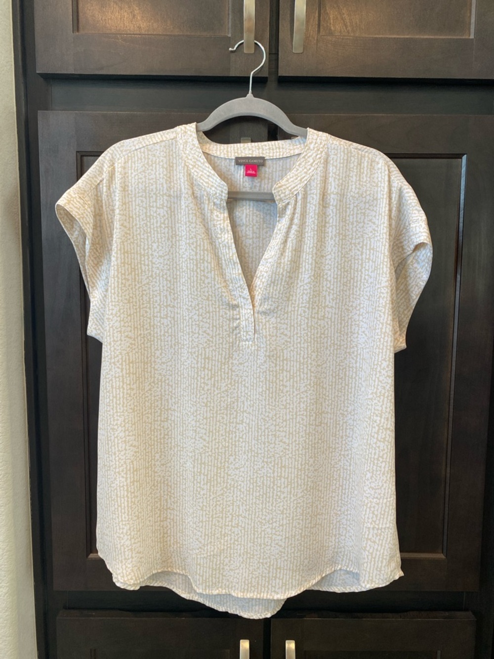Vince Camuto Light Cream Short Sleeve Split-Neck Blouse